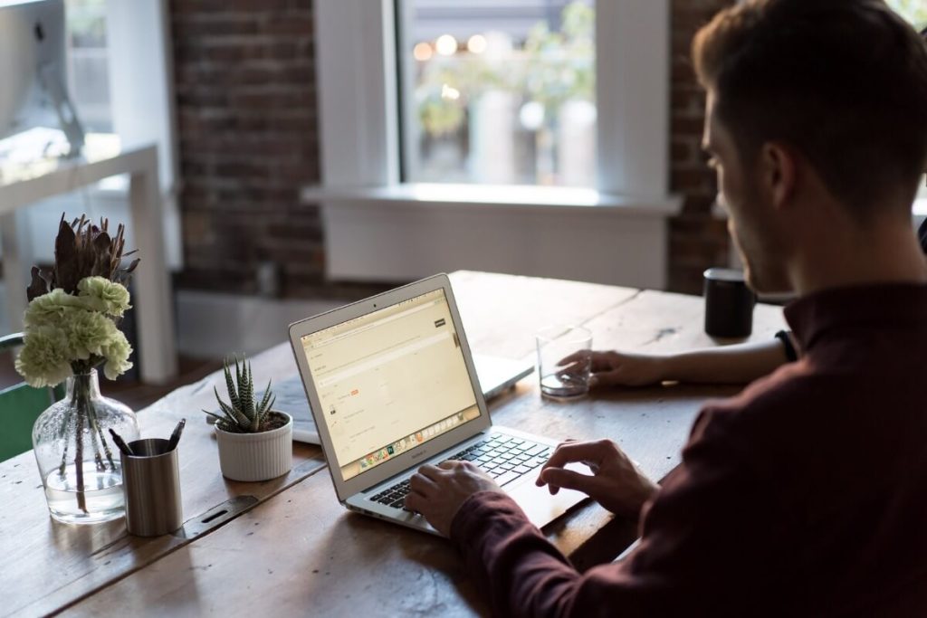 bench-accounting-C3V88BOoRoM-unsplash-min
