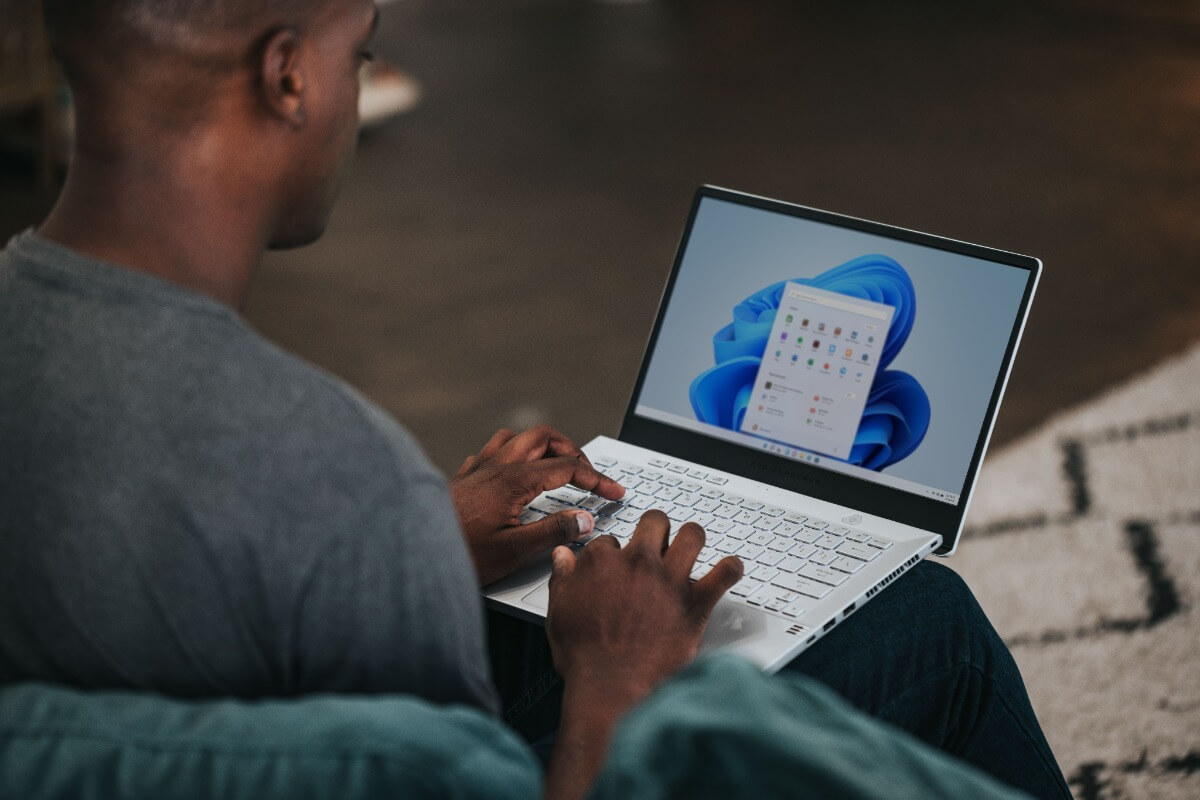 windows-4jObbWz5vfI-unsplash-min